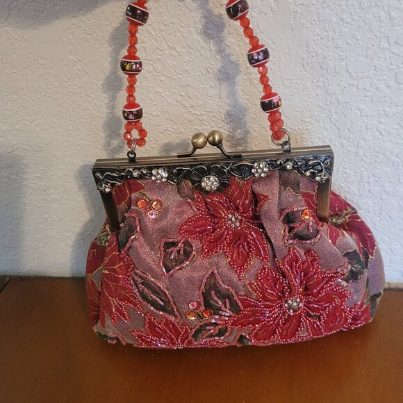 VINTAGE 50s/60s Poinsettia Tapestry Clutch Purse Beaded Strap Kiss-Lock Holiday - Picture 1 of 5